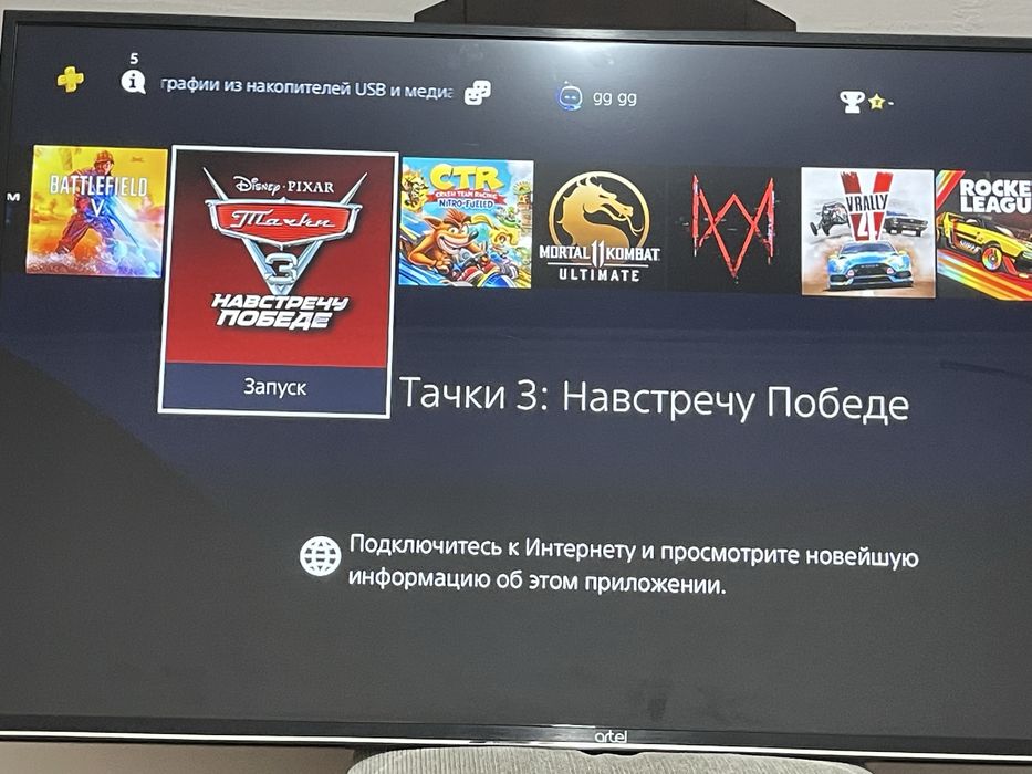 ps 4pro в хорошом состояние с оригинальными 2 джостиками Dualshok