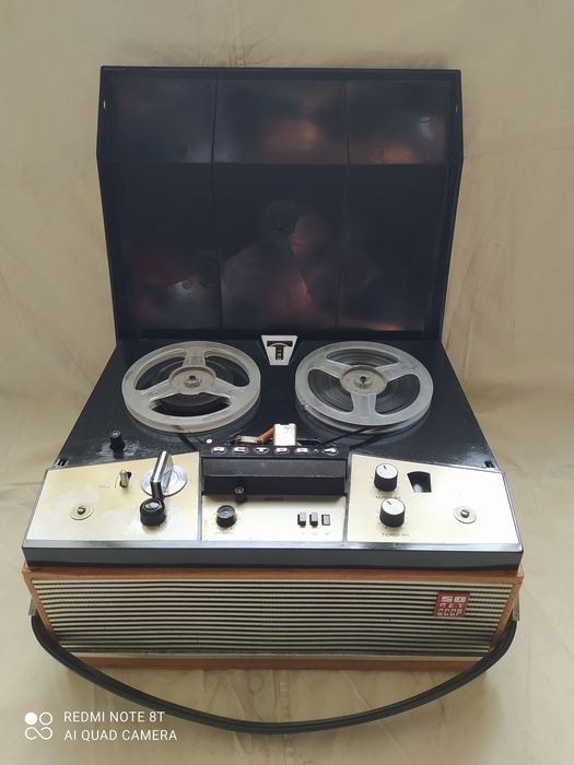 Продам катушечный магнитофон времён СССР