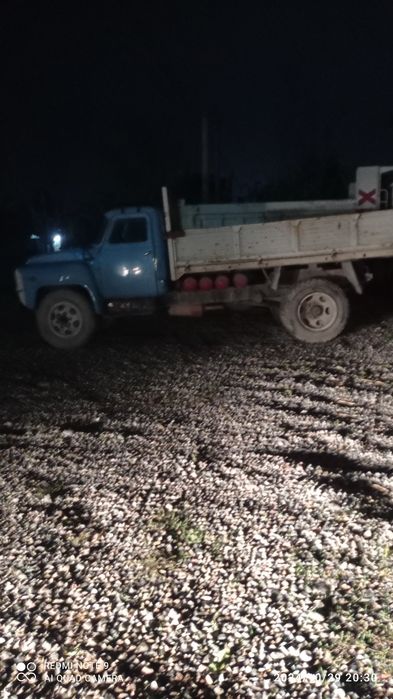 Газ 53 сотилади холати яхши ишлаб турибди метан куйилган4 та метан