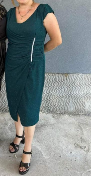 Рокля еластична  зелена.