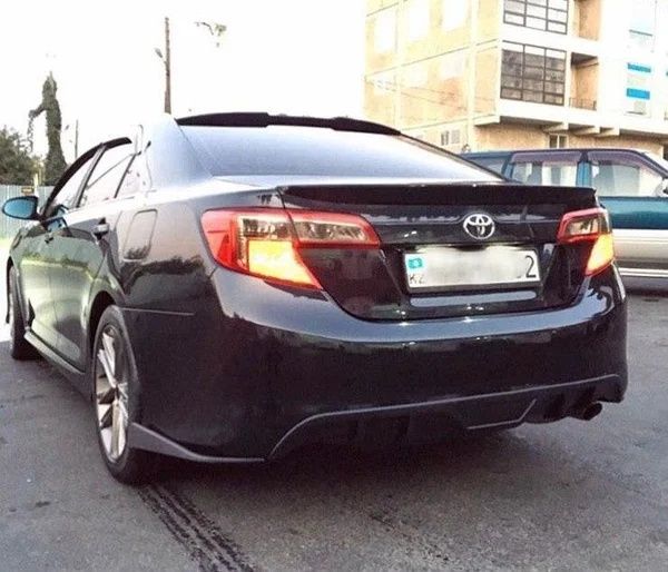 Диффузор на задний бампер Тойота Камри 50СЕ