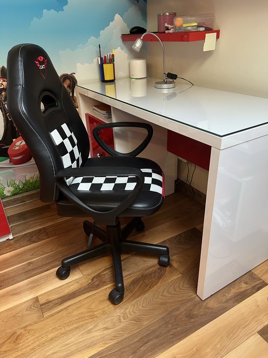 Vand mobilier pentru copii