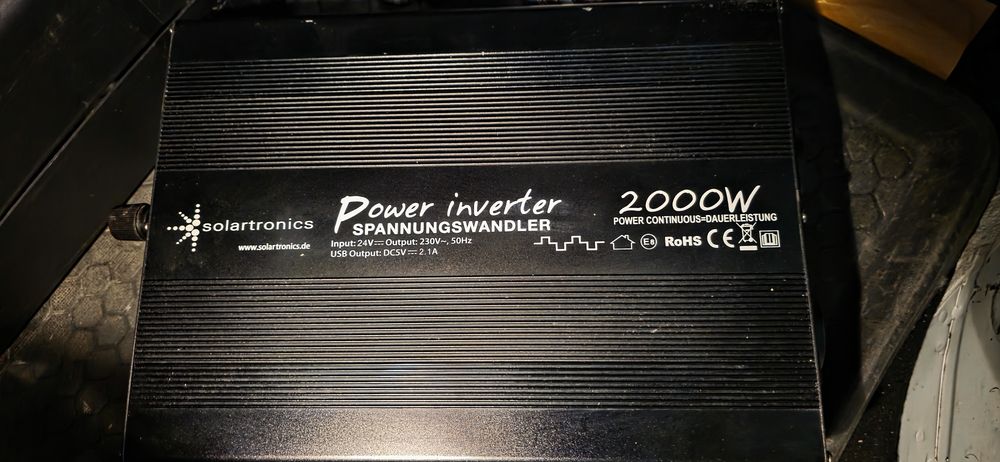 Invertor 24V - 220V.