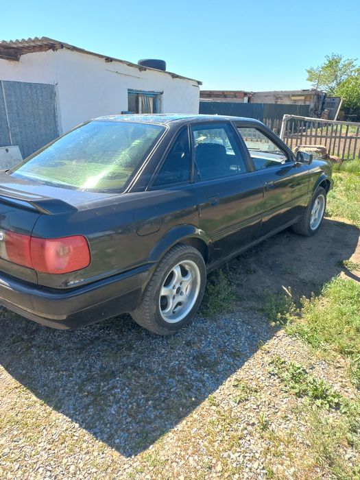 Продам ауди в4 1993