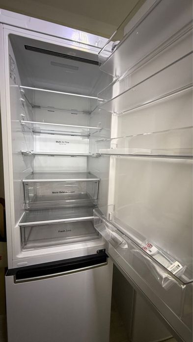 Продам Холодильник LG