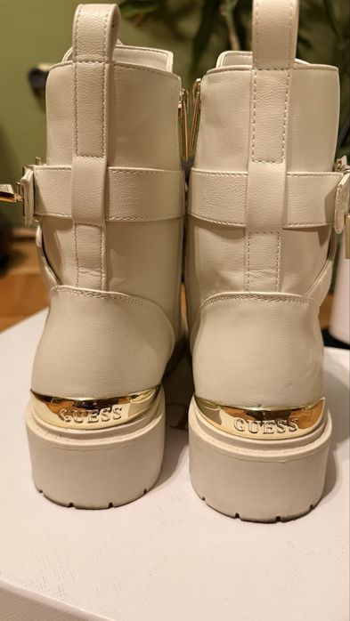 Дамски боти GUESS