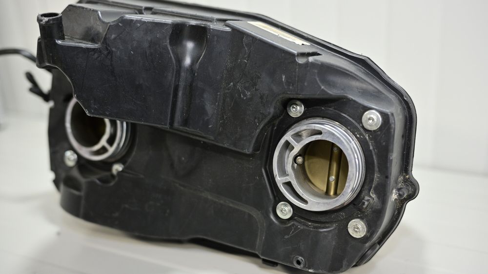 Ducati Monster 937 2021 2025 Carcasa filtru de aer completa cu rampa