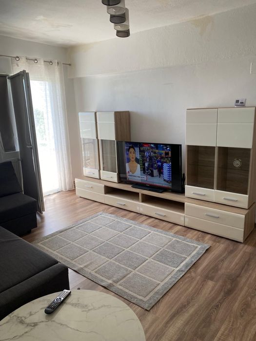 Închiriez apartament