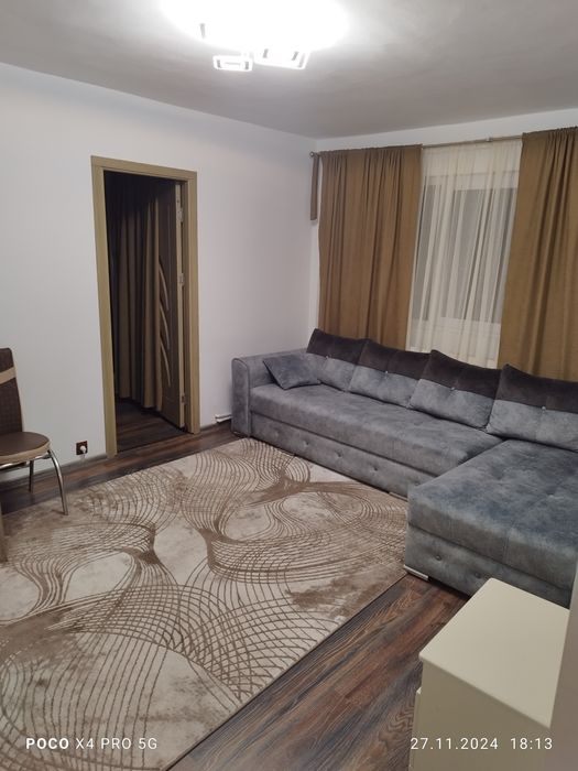 Închiriez apartament 3 camera în Roman zona Piata Mica