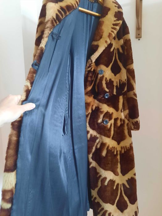 Продам шубу женскую.