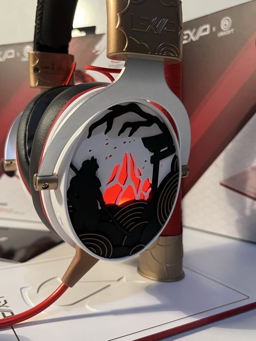 Гейминг слушалки Lexip - Assassin's Creed Shadows, безжични със стойка