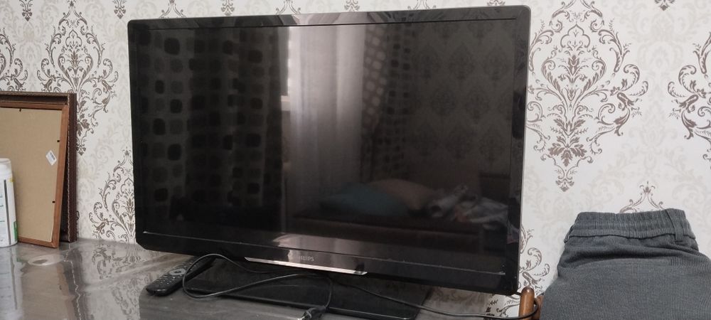 Продам 2 телика хороших Philips и LG