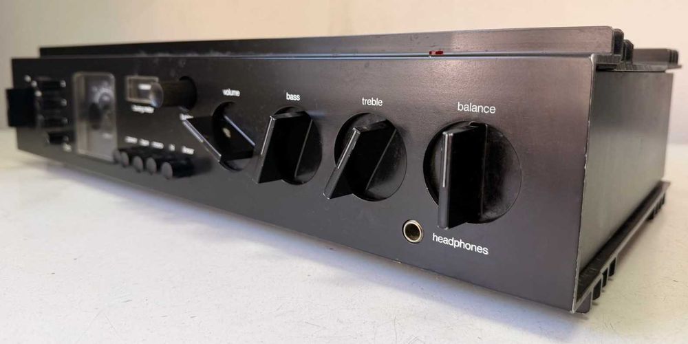 Statie Amplificator cu Radio Sonab R 4000 – Sunet Suedez de Excepție