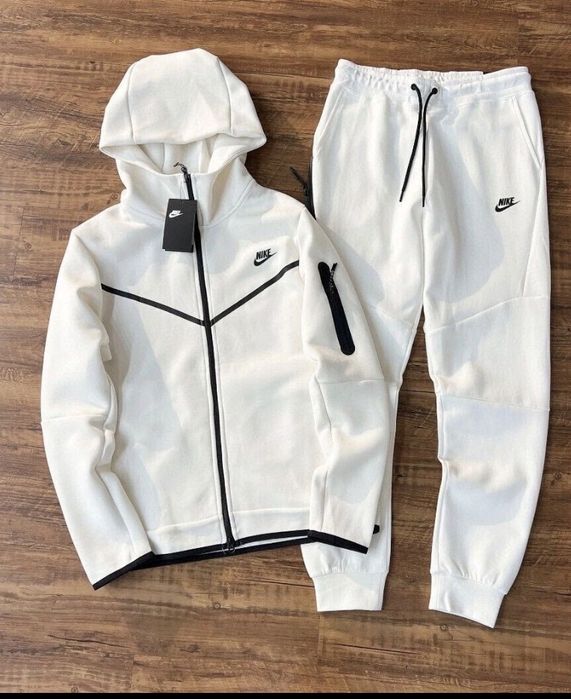 Комплект Nike Tech Fleece М размер оригинален