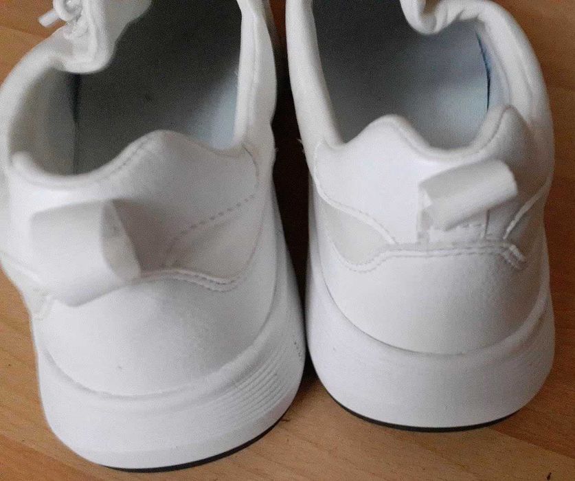 100% оригинални сникърси Bugatti