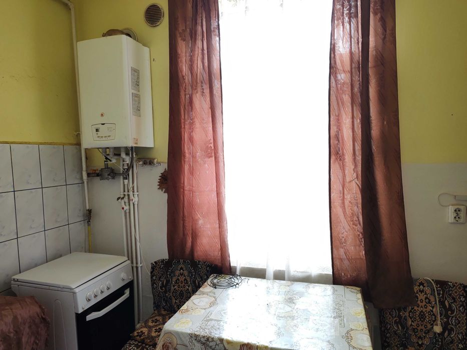 Vând apart 2 camere Lupeni