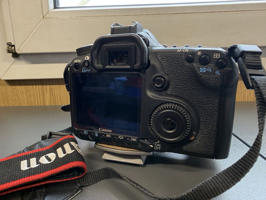 Продавам фотоапарат Canon 50D с обеквтив 17-58мм