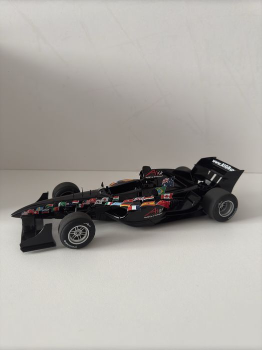 1/18 масштаб ( AUTOart )