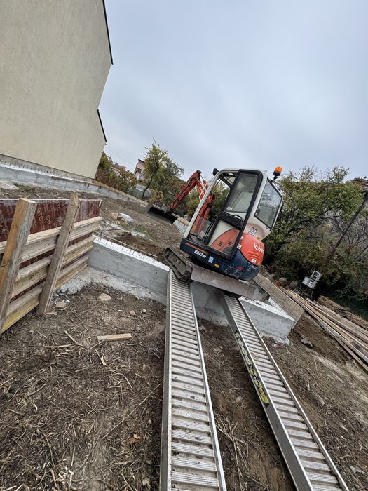 Услуги с Мини Багер,Бобкат,Тристранен самосвал,Пътна помощ.