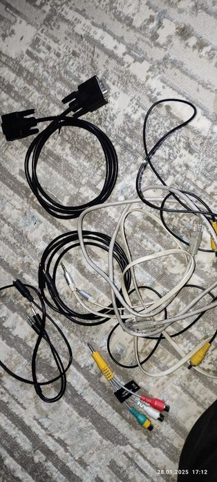 Кабель HDMI и VGA.