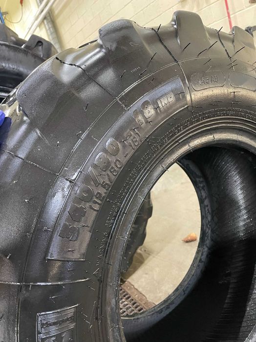 Шины для JCB\комплект шин JCB