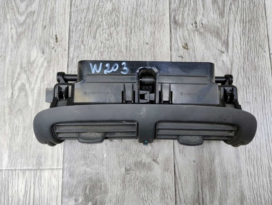 Дефлектор обдува на Мерседес 203