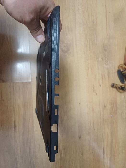 Bottom Case MSI MS-16R4  Carcasa Inferioara Neagra
Stare foarte buna