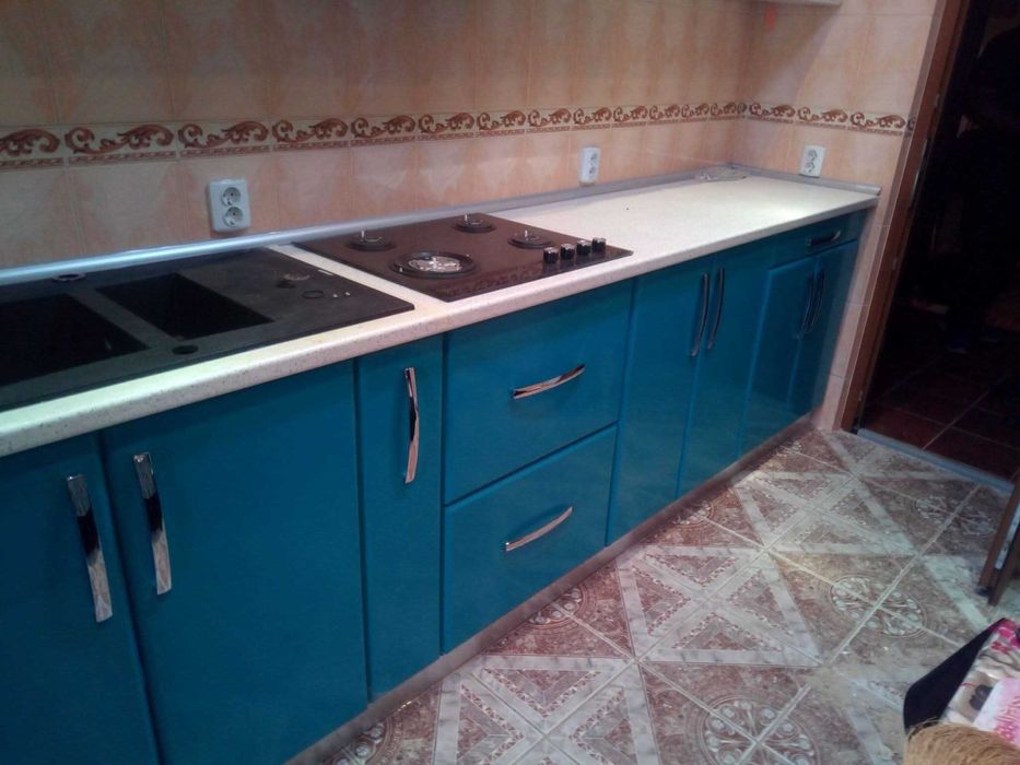 Bucătărie și living complete, aproape noi