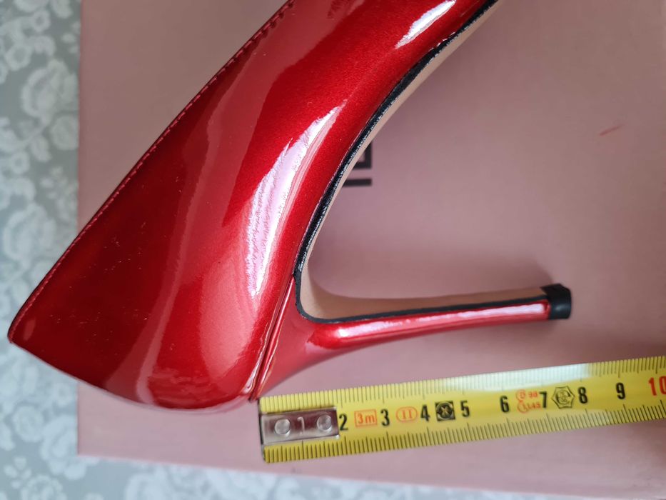 Pantofi noi din piele