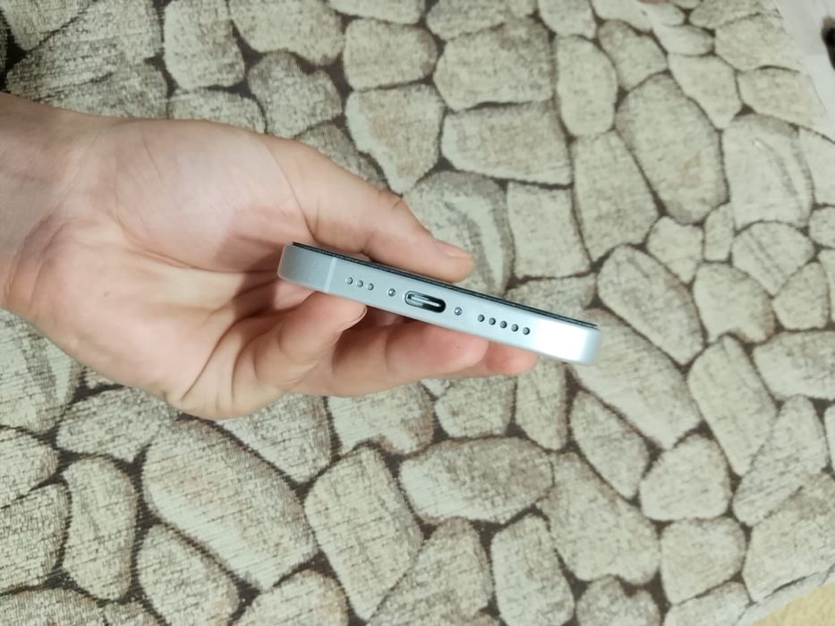 Продам айфон 16 на 128