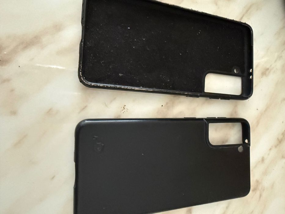 Продавам Samsung S21 + 2 бр. Кейсове + кабел за зареждане.