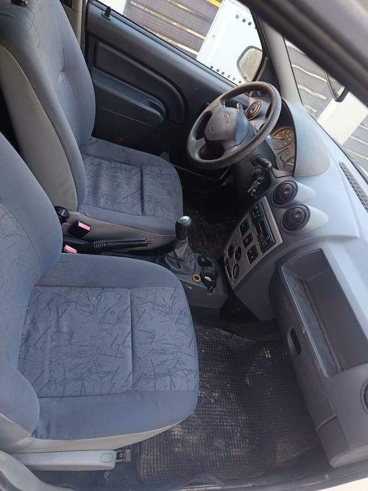 Logan Pick up  1.6 benzina schimb