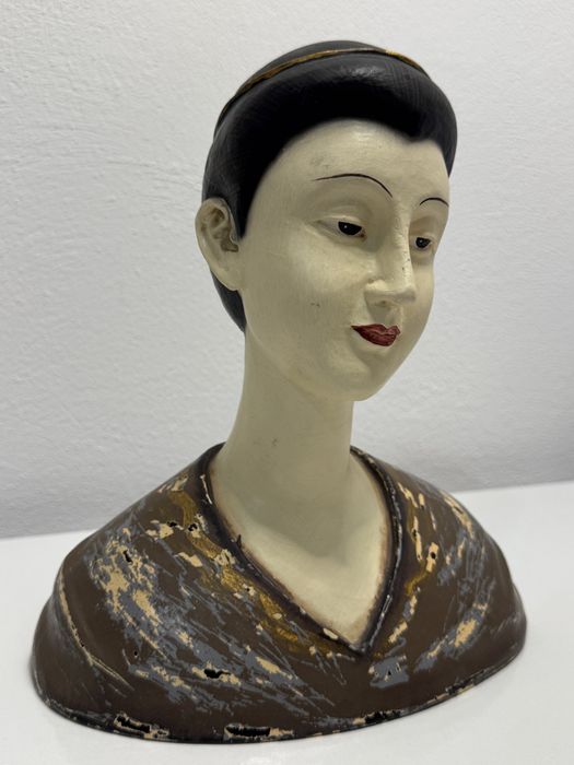 Statueta teracota, bust de femeie. Lucrata si pictata manual. Veche