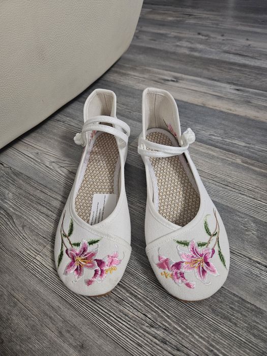 Pantofi de panza pentru copii, brodati, marimea 36