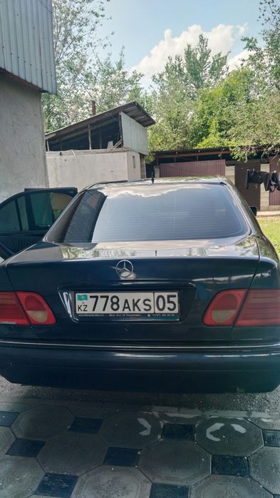 Продам Мерседес Е 240