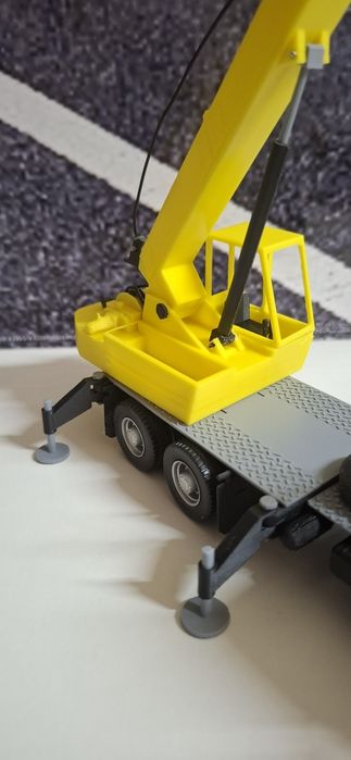 Macheta Roman diesel macara UMT scara 1:43