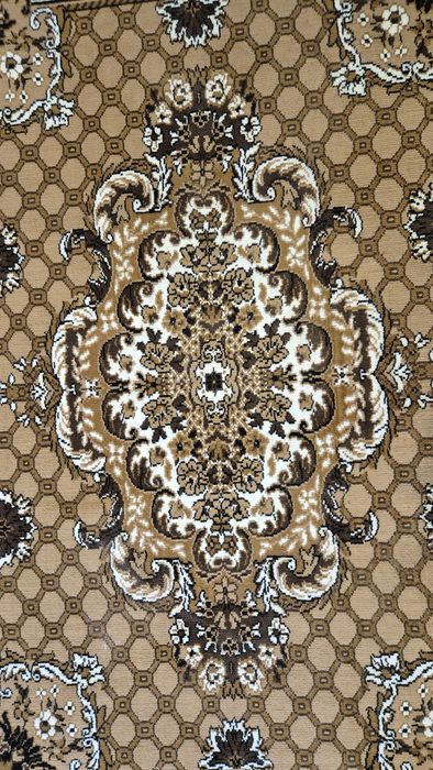 Продам ковер 2,6 м на 1,9 м