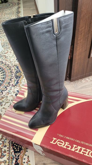 Аяқ-киім сатылады!