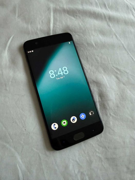 OnePlus 5 128GB Black – Android 15 LineageOS, перфектен + аксесоари