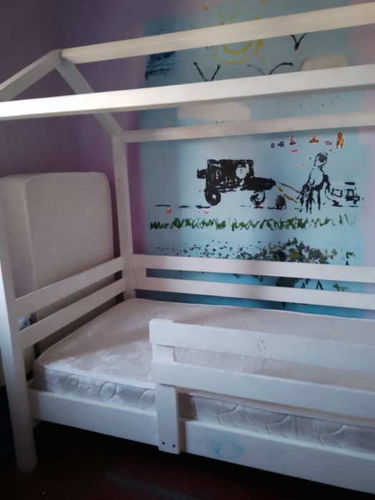 Кроватка детская, с очень удобными бортиками