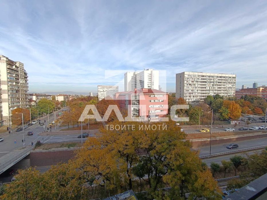 Продава се ремонтиран и обзаведен 3-ст. ап. в Хиподрума!