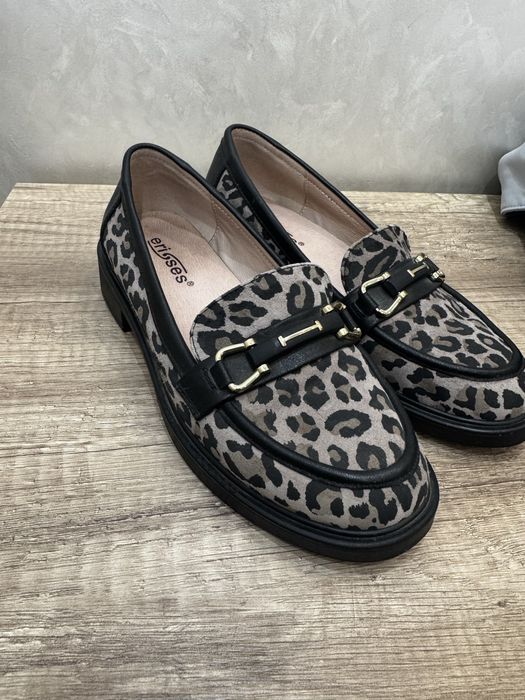 Продам лоферы 35 р в отличном сотоянии ,одевали 2 раза