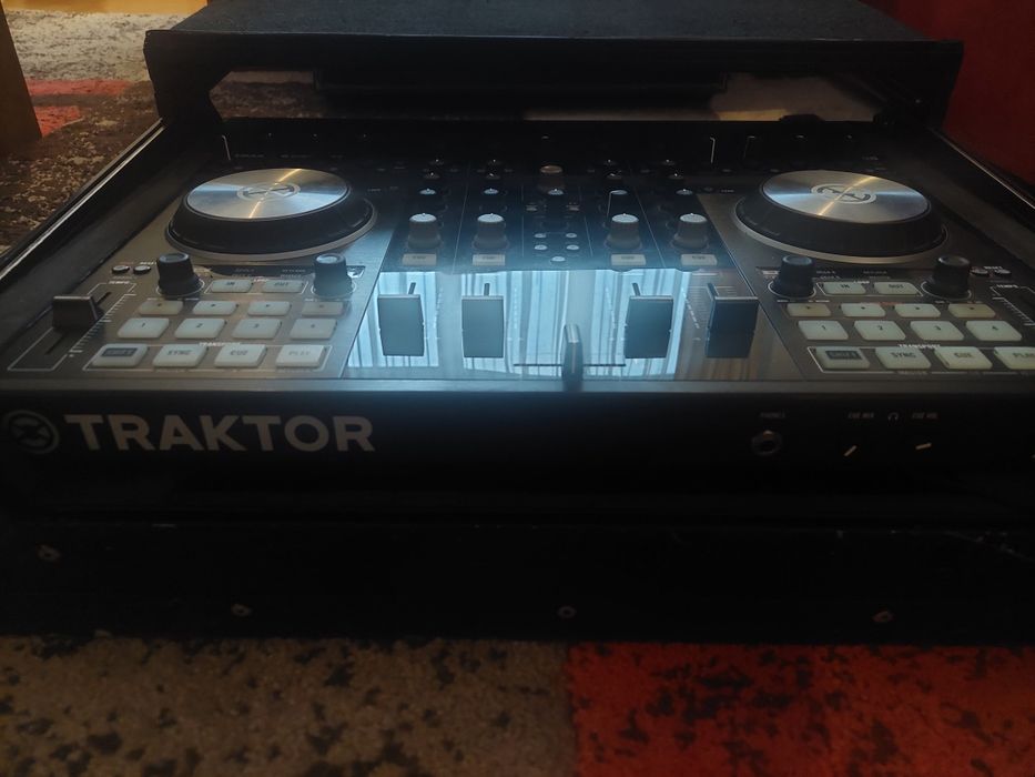 Consola DJ Traktor S4 MK2 Agnita • OLX.ro