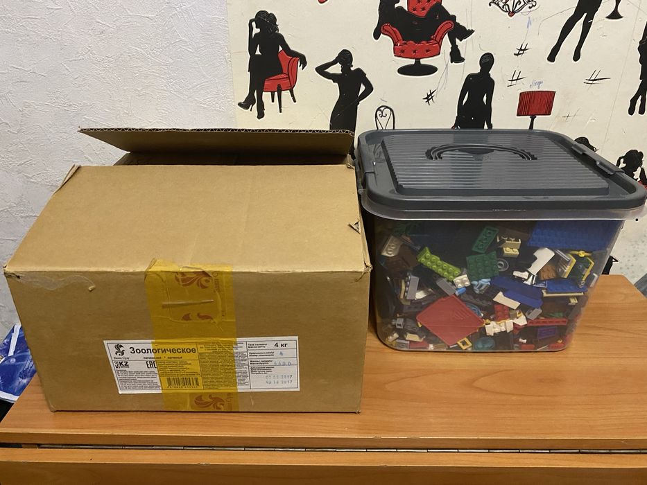 Продам лего 2 коробки