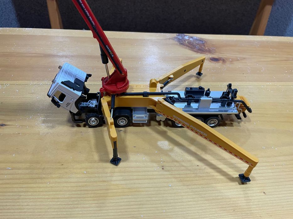 Метални бетон помпи макети 1:50