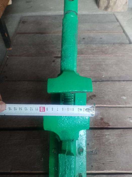 Тиски слесарные продам