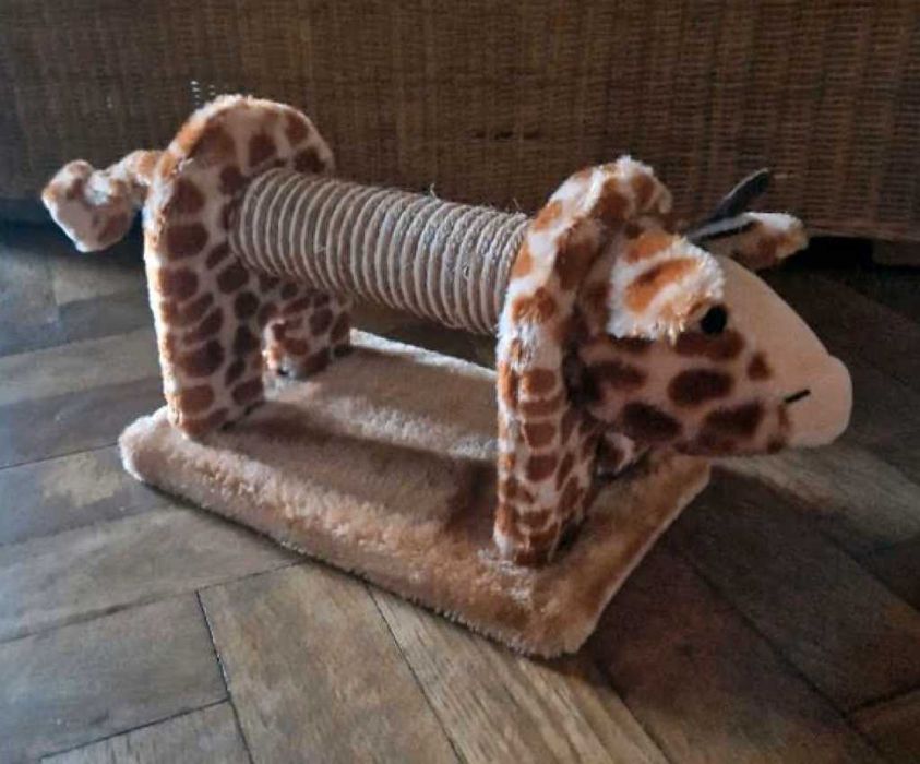 Играчка Драскалка за котка във формата на жираф
