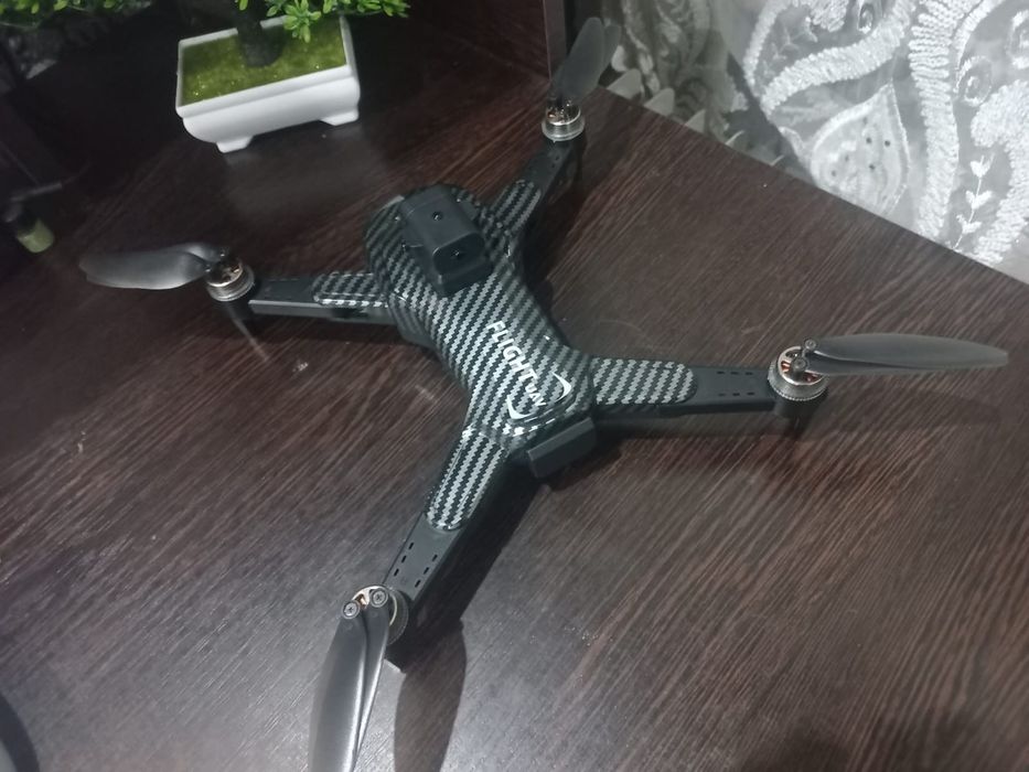 Квадрокоптер почти новый