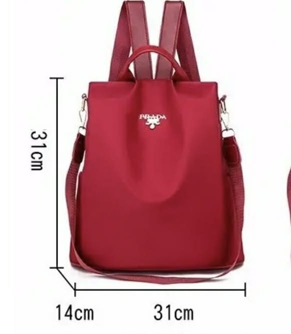Елегантна дамска раница в бордо - стилна и практична
