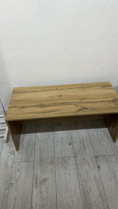 Продаются вешалка и лавочка